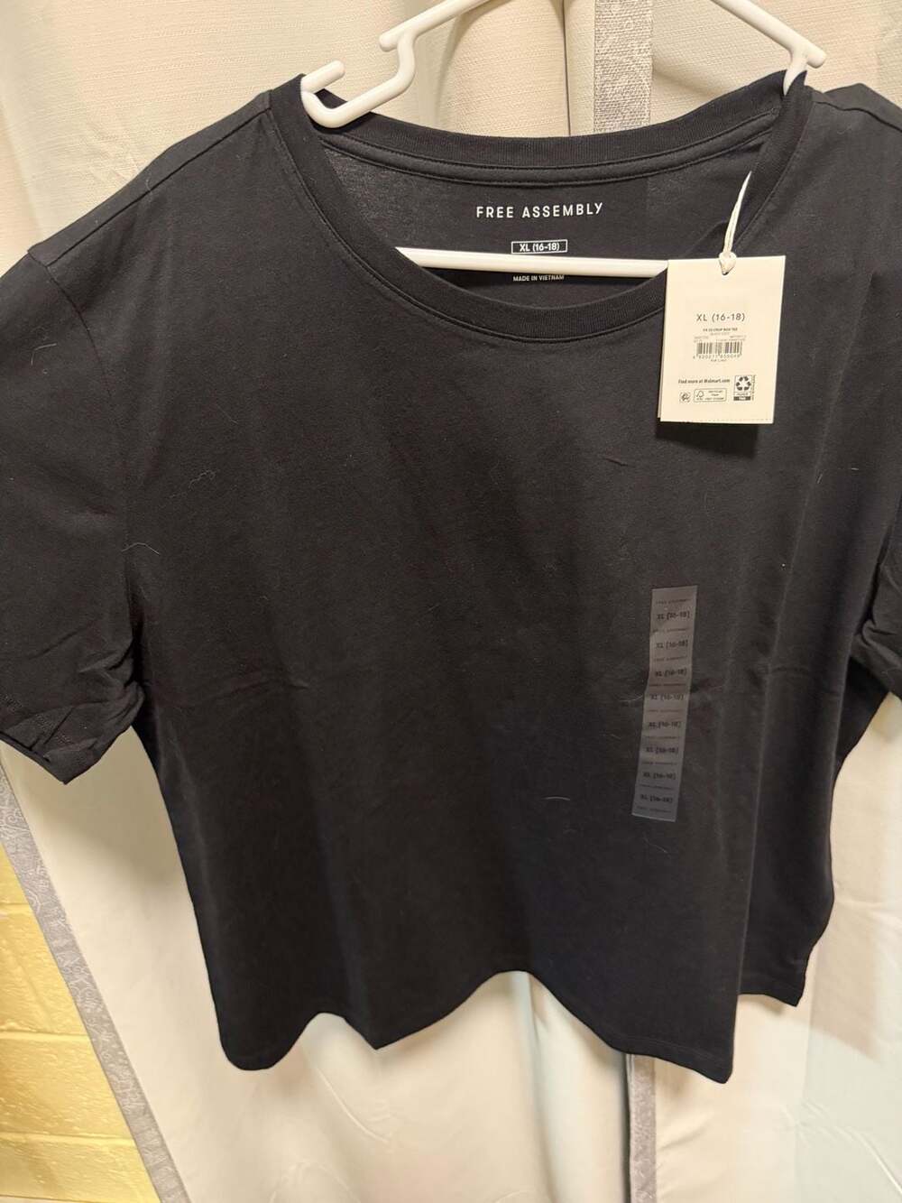 C0027 Free Assembly FA SS Crop Box Tee Black Size XL (16-18)